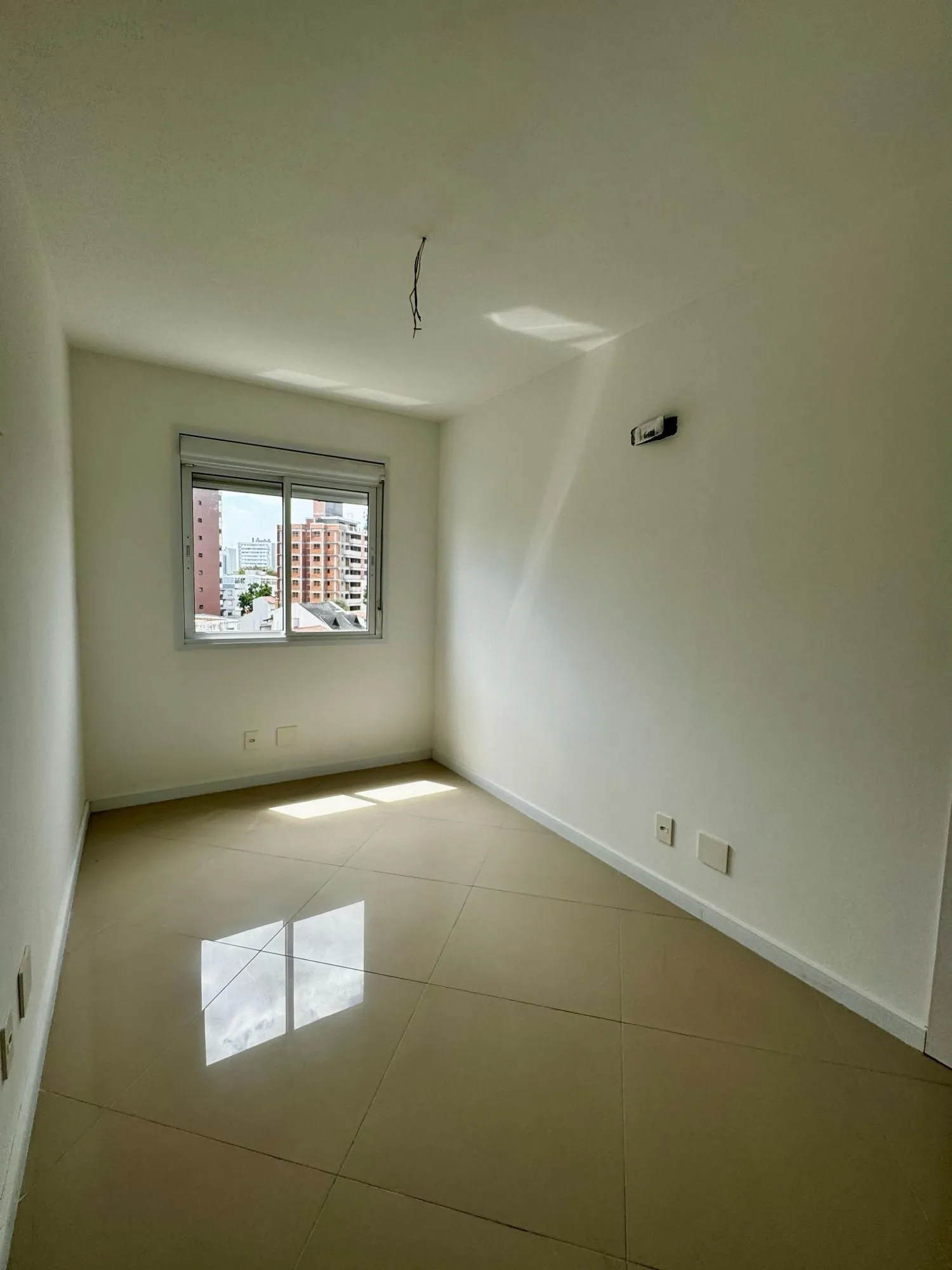 Imagem EXCELENTE APARTAMENTO NOVO Á VENDA - Passo da Areia | Porto Alegre