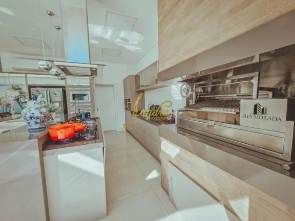 Imagem Sobrado em condomínio fechado com 05 suites mobiliado e decorado