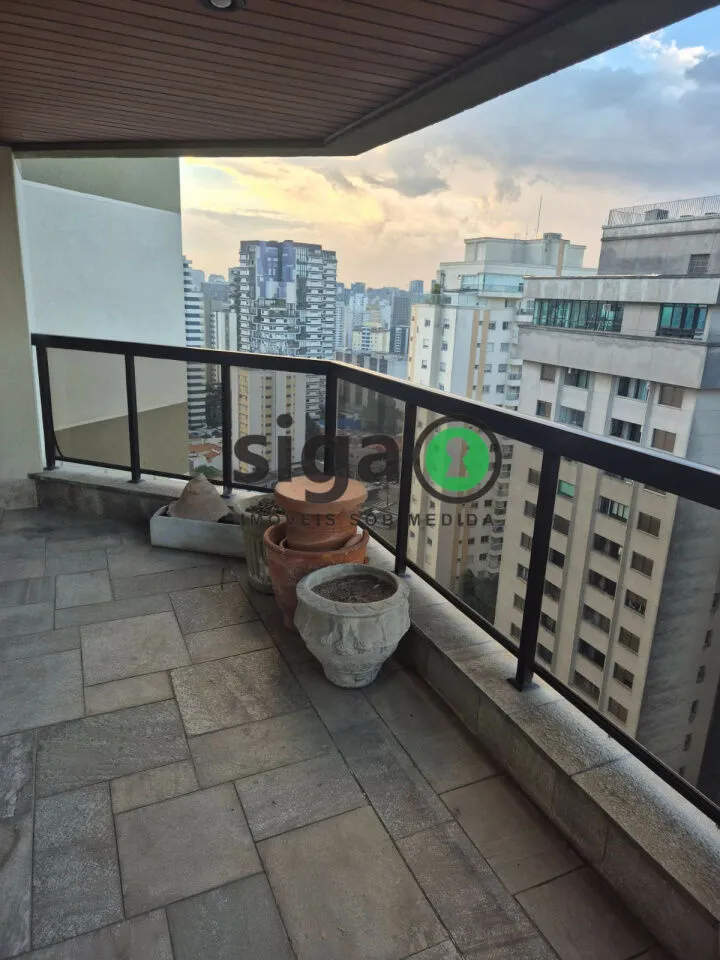 Imagem Apartamento de 148m² com 4 Dormitórios e 3 Vagas na Av. Pavão.