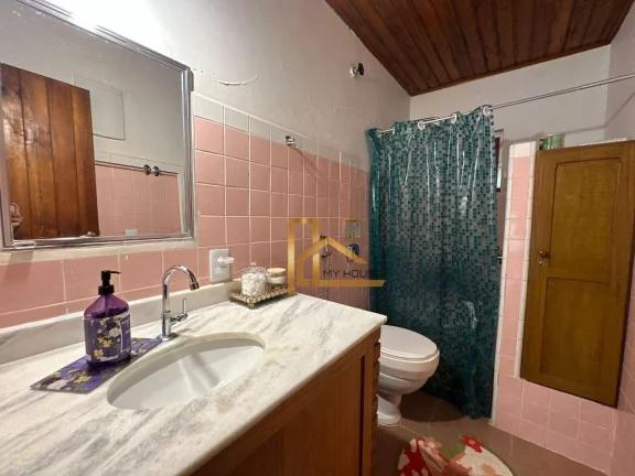 Imagem Encanto e Tranquilidade! Casa Espaçosa com Jardim e Lareira em Condomínio Exclusivo – Teresópolis/RJ ????