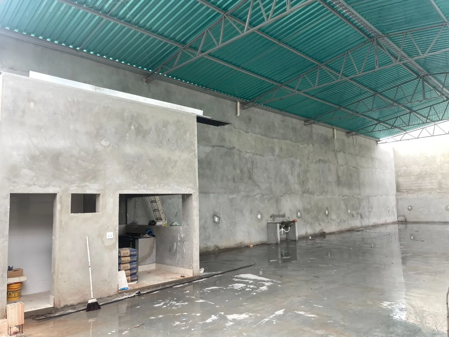 Imagem Barracão à venda, 335 m² por R$ 700.000,00 - Planalto - Patos de Minas/MG