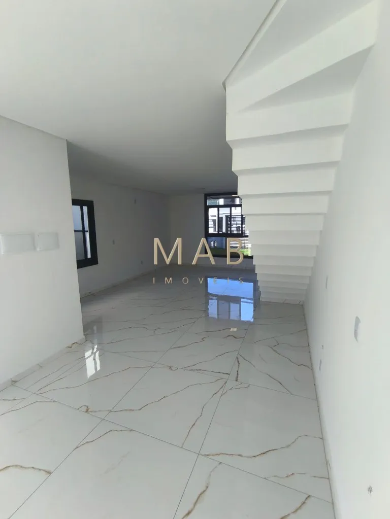 Imagem Imperdível casa à venda em Florianópolis-SC, 3 suítes sendo uma master, sala estar, Lavabo, vagas de garagem, 140,00m² - Ingleses do Rio Vermelho!