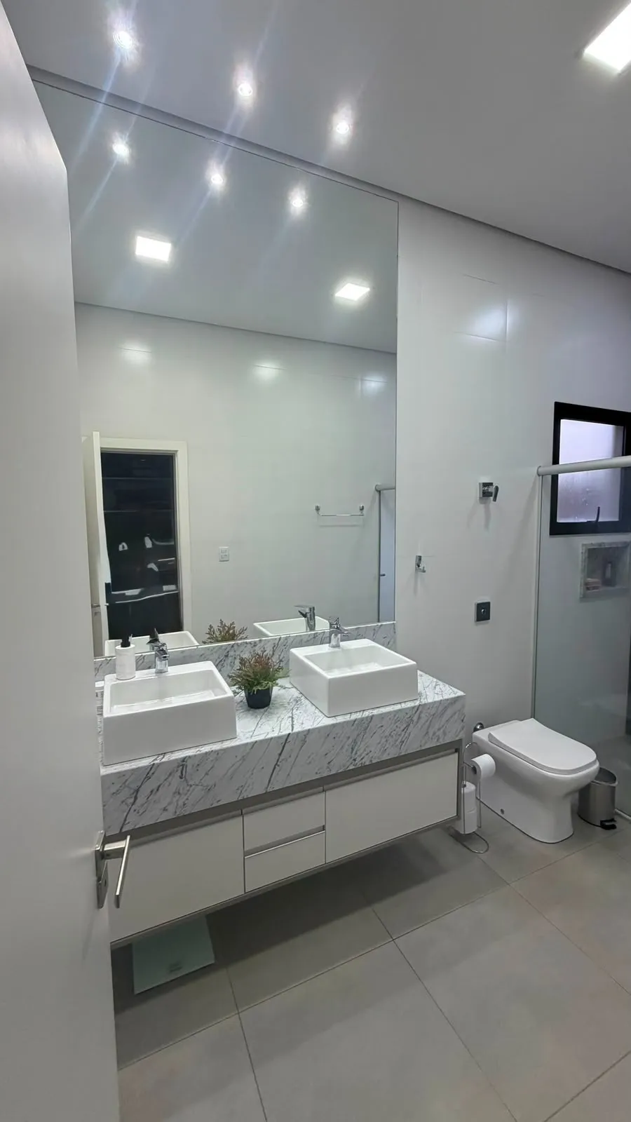 Imagem Casa de Alto Padrão à Venda no Village Ipanema I, Araçoiaba da Serra. 1.030 m² de terreno | 313 m² construídos | 3 suítes | 4 vagas | Piscina aquecida