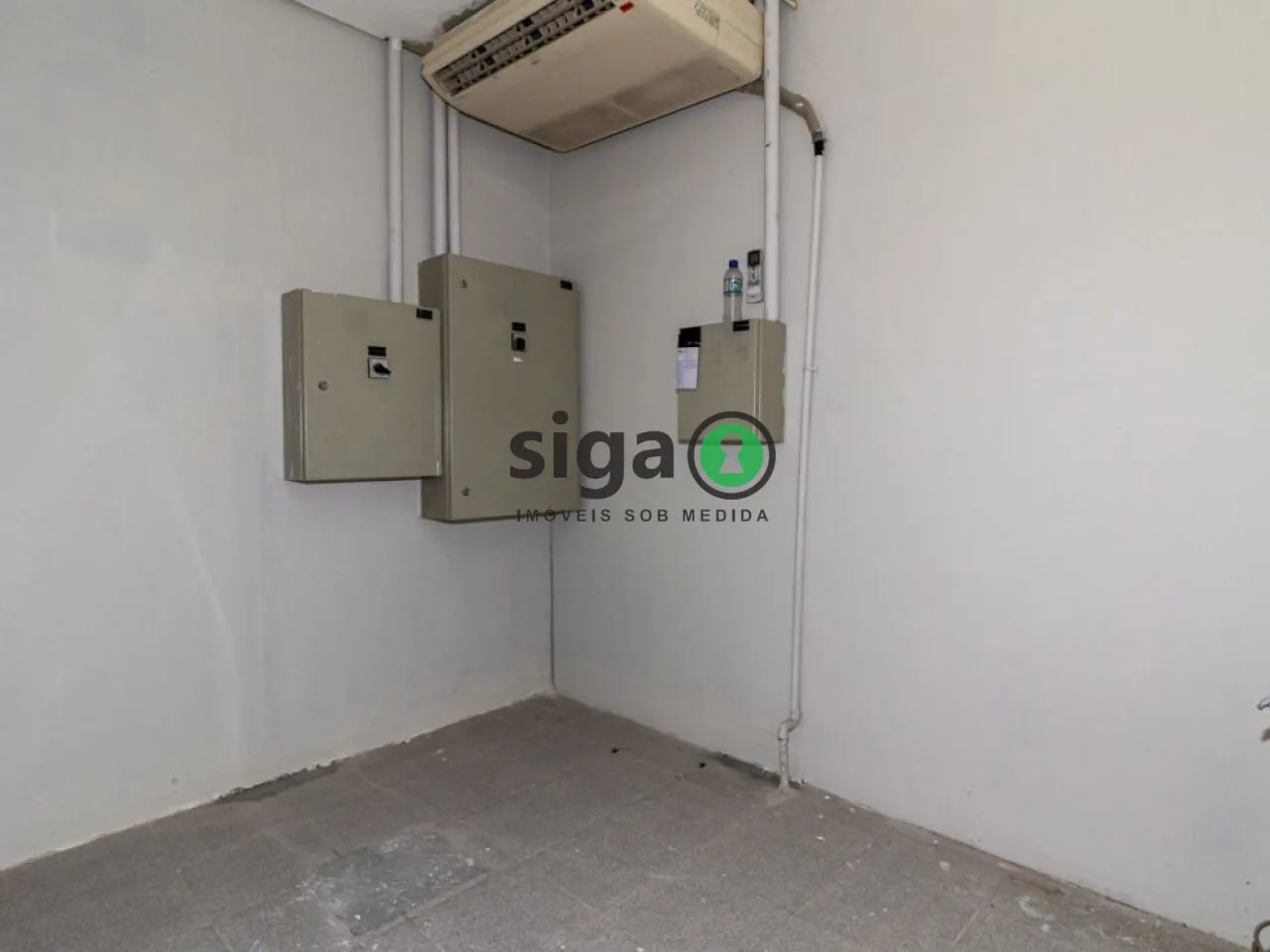 Imagem Loja no térreo com 180m², com 6 salas e 3 banheiros para Locação ou Venda em Alto de Pinheiros