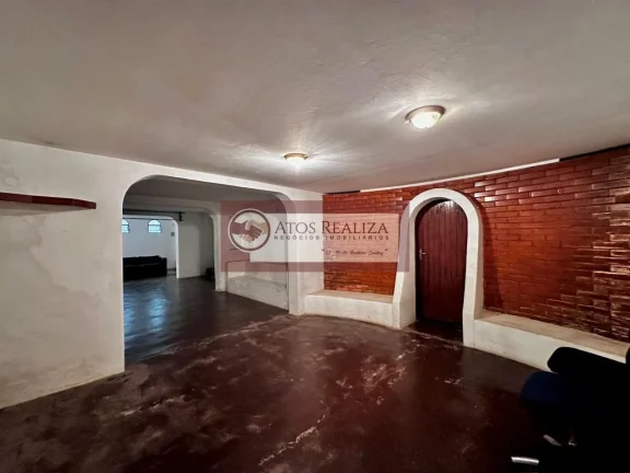 Imagem Sua Oportunidade batendo a sua Porta. Vendo casa em Interlagos 380m² com 4 quartos. VALOR VENDA: R$ 1.600.000 IPTU (anual): R$ 14.205 380 m2 útil 4 dormitórios 2 suítes 6 banheiros Sala de TV ️ Cozinha americana ️ Despensa Lavabo Lavanderia 6 vagas Churra
