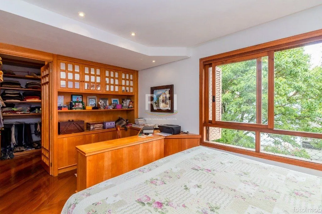 Imagem Cobertura para Venda - 248.34m², 3 dormitórios, sendo 1 suites, 3 vagas - Petrópolis