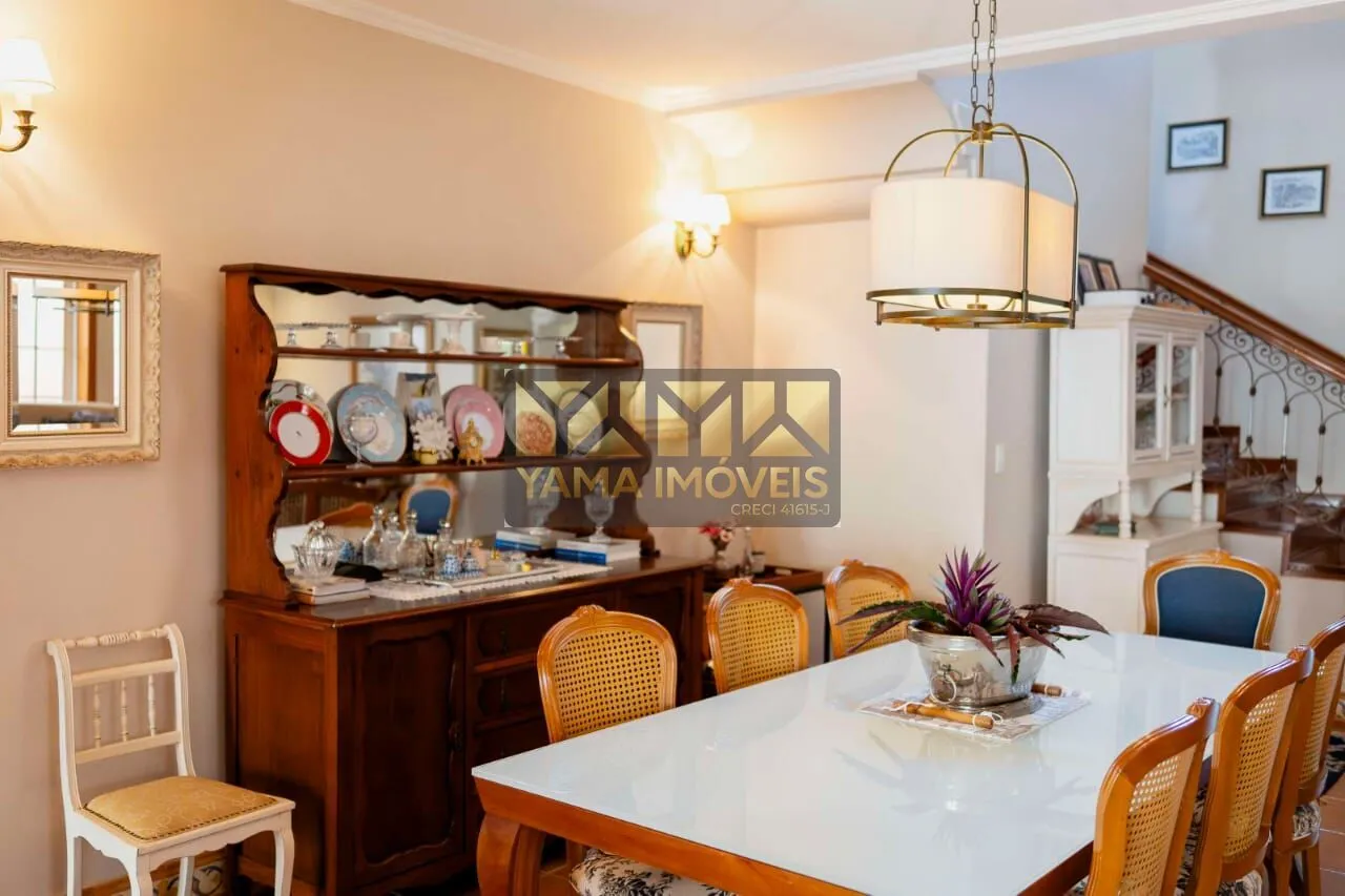 Imagem Paineiras - Casa Neoclássica | 4 Suítes, Lazer e Paisagismo Exuberante no Condomínio Paineiras
