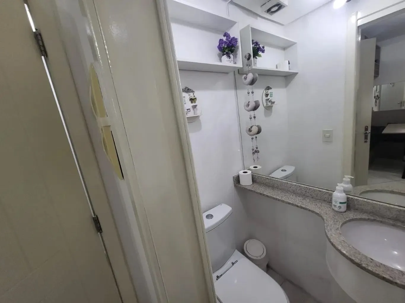 Imagem Apartamento com 1 quarto e 53m² à venda em Menino Deus, Porto Alegre.