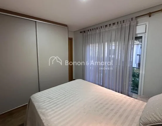 Imagem Sobrado com 84m², com 3 quartos sendo 1 suíte, com ambientes muito bem distribuídos, em condomín...