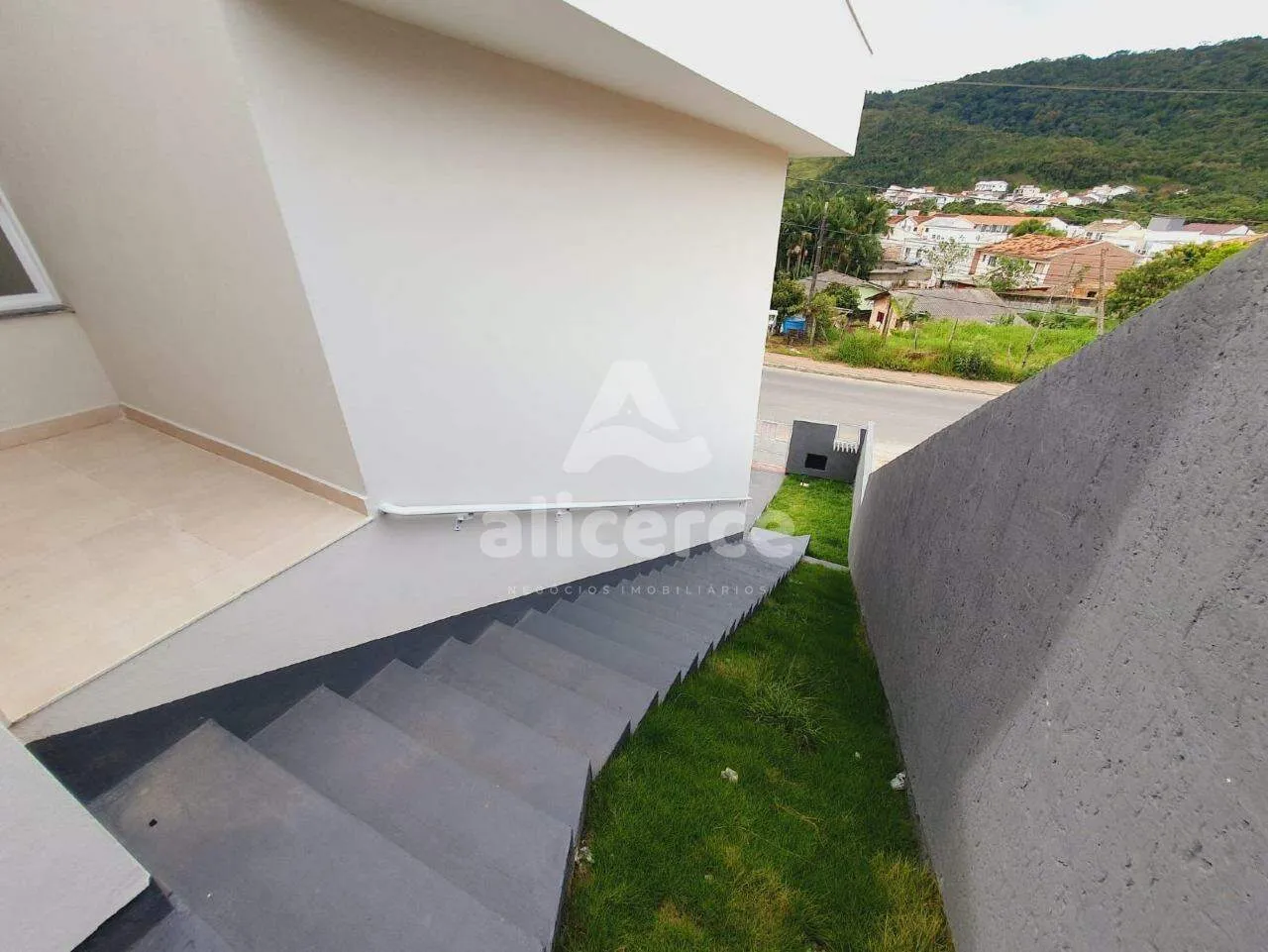 Imagem Sobrado à venda com 3 quartos 1 suíte, 105m² em Potecas São José