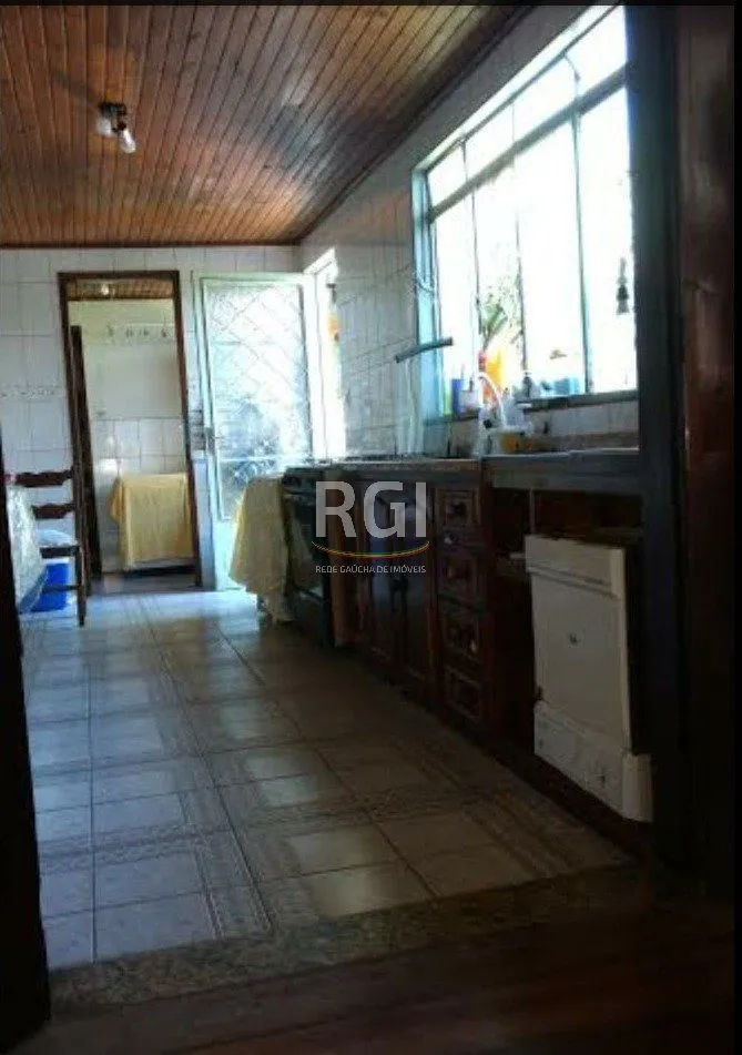 Imagem Casa para Venda - 300m², 4 dormitórios, 4 vagas - Nonoai