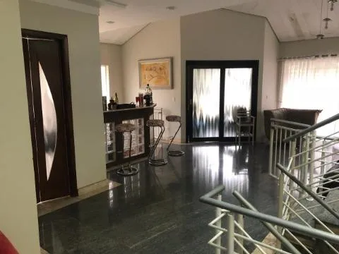 Imagem VENDA SOBRADO CONDOMÍNIO ARUJÁZINHO 5, Excelente imóvel, com A/T 634m² A/C 587m² distribuídos em 04 suítes sendo 01 máster com hidro. CONSULTE-NOS.