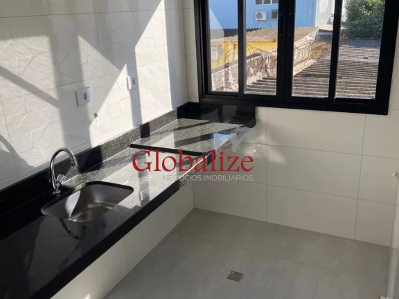 Imagem Sobrado triplex à venda com 94m², 2 suítes, piscina e vaga por R$588.905,00 em Santos