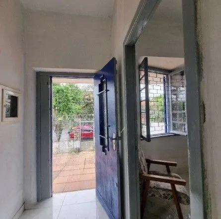 Imagem Casa de 4 dormitórios, 2 banheiros para venda pronta para morar no bairro Partenon em Porto Alegre/RS.