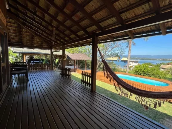 Imagem Casa mobiliada com vista espetacular para Lagoa de Ibiraquera - Ponta da Piteira, em Imbituba-SC.