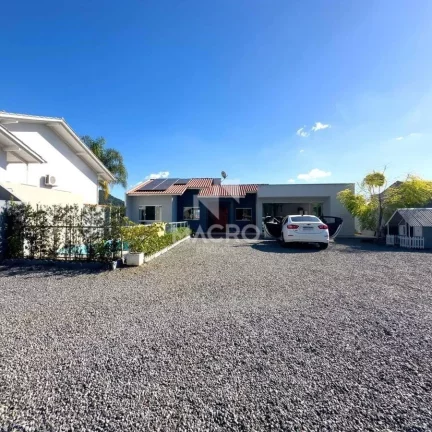Foto do imóvel Casa com Piscina | Vila Nova | 2 quartos (1 suíte com closet) | 100m²