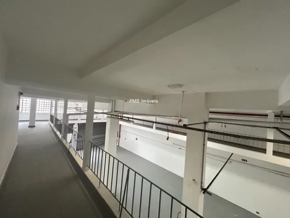 Imagem Loja com 1300m² na Av. Jabaquara.