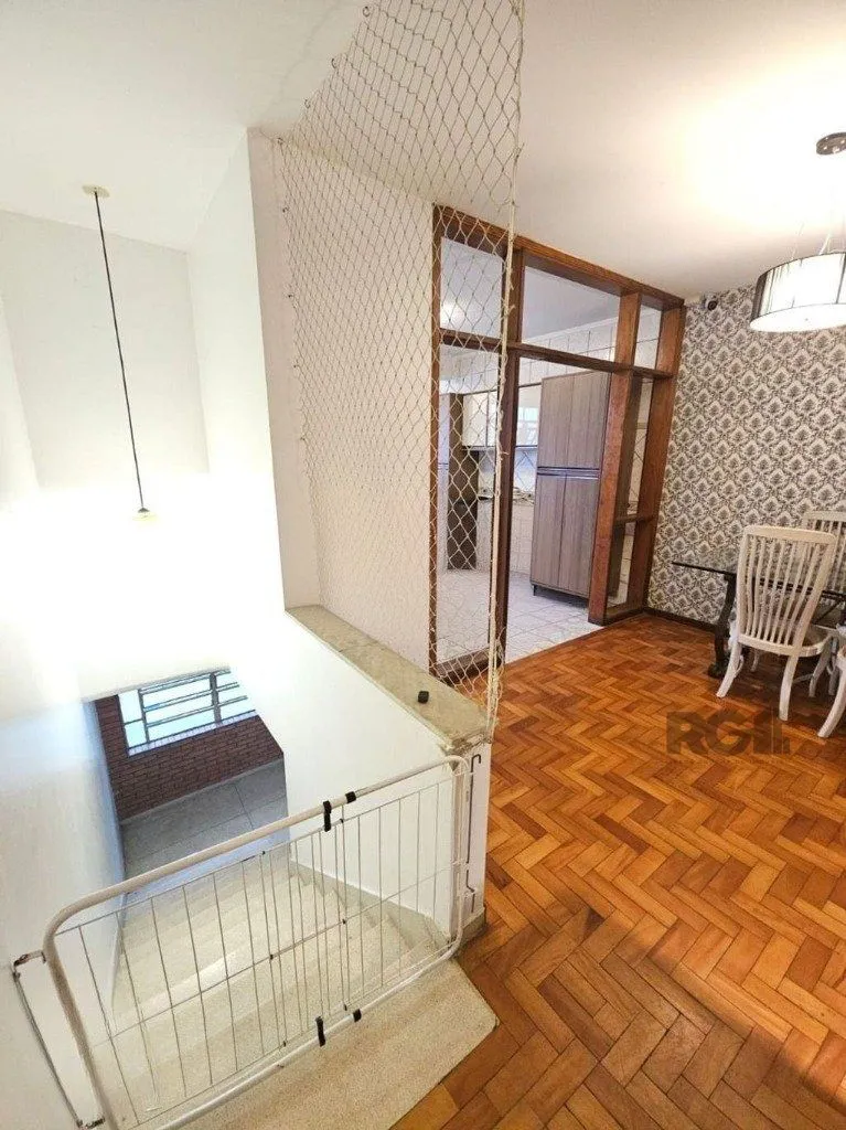 Imagem casa de 5 dormitórios no bairro Glória
