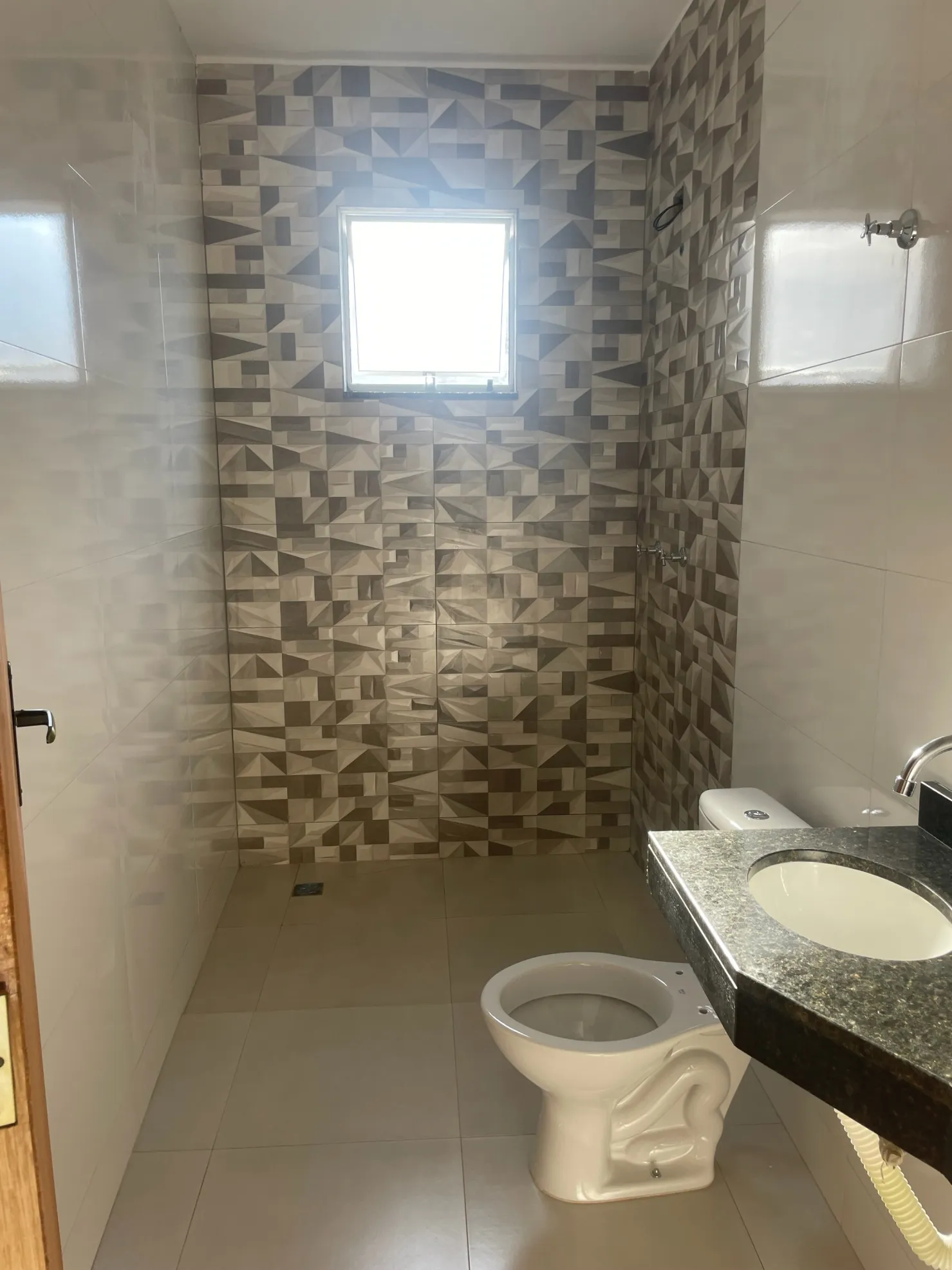 Imagem Casa à venda 3 dorm sendo uma suíte com sacada , 4 Vagas de garagem sendo duas cobertas, 250M², Conjunto Residencial Araretama, Pindamonhangaba - SP