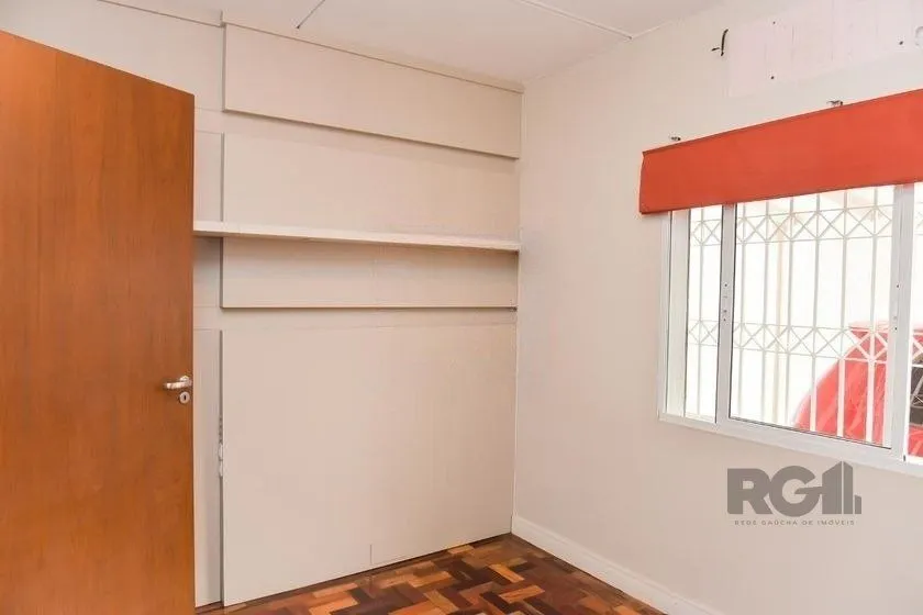 Imagem Casa de 197m² - 5 dormitórios, 3 vagas no bairro Rubem Berta