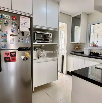 Imagem Linda casa com 3 quartos sendo todos suítes, em condominio completo com excelente localização. 
A...