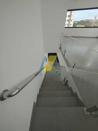 Imagem Salão Comercial para Locação | 220m² | Excelente Visibilidade e Estrutura