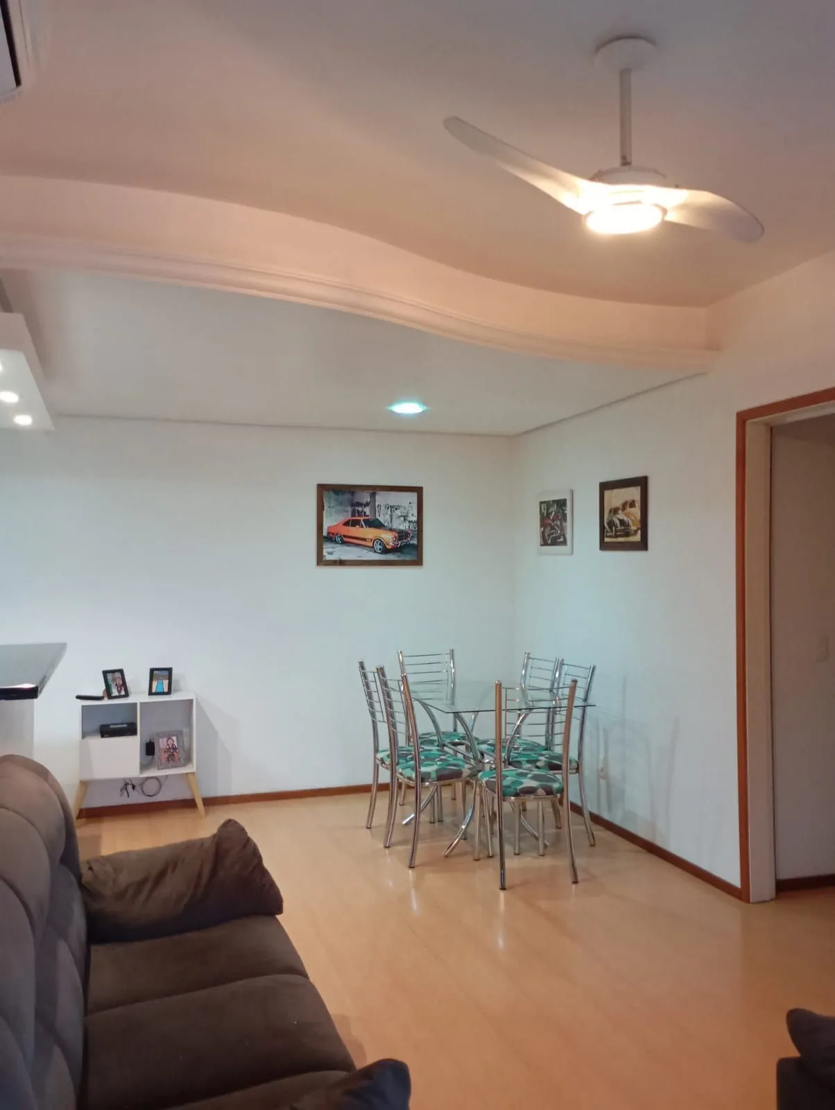 Imagem Apartamento com 02 quartos e 01 vaga coberta no Bairro Menino Deus, Porto Alegre