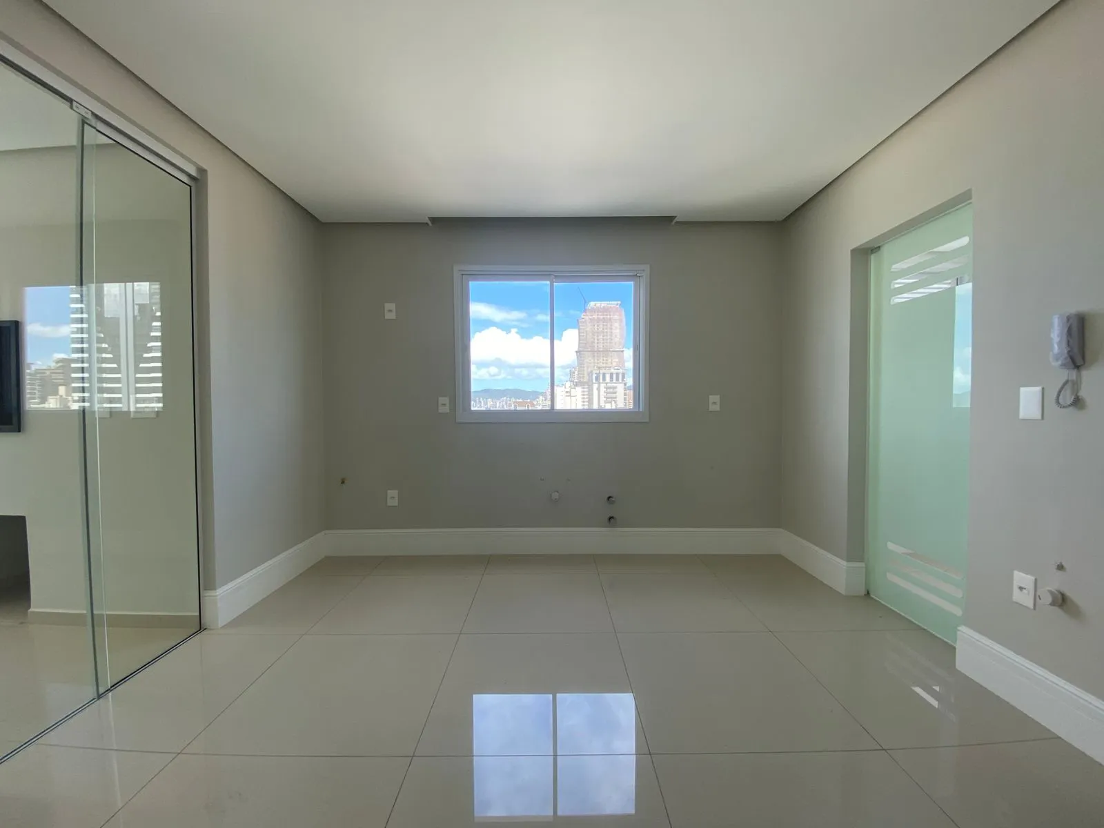 Imagem Apartamento com vista para o mar à venda com 128.84m2 por R$ 4.200.000,00