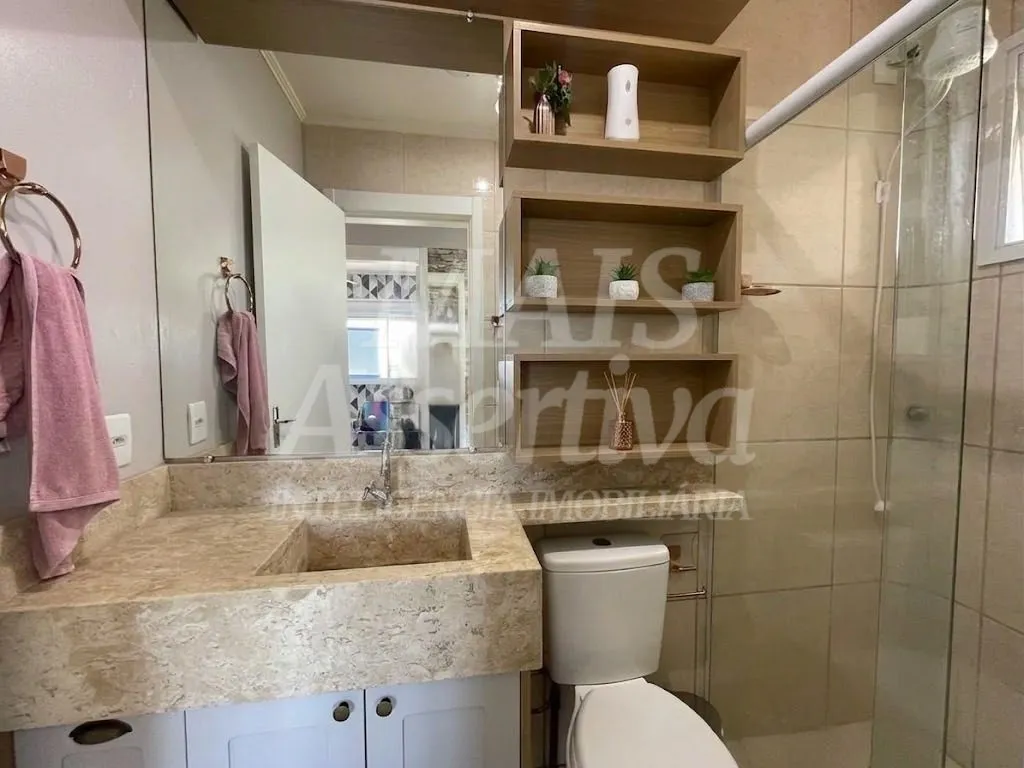 Imagem Excelente apartamento à venda - 3 Dormitórios, semi mobiliado e com sacada!
