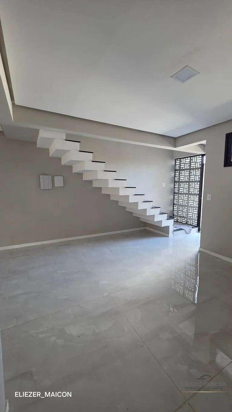 Imagem Sobrado à Venda com 3 quartos no Jardim das Acácias, Poços de Caldas - MG