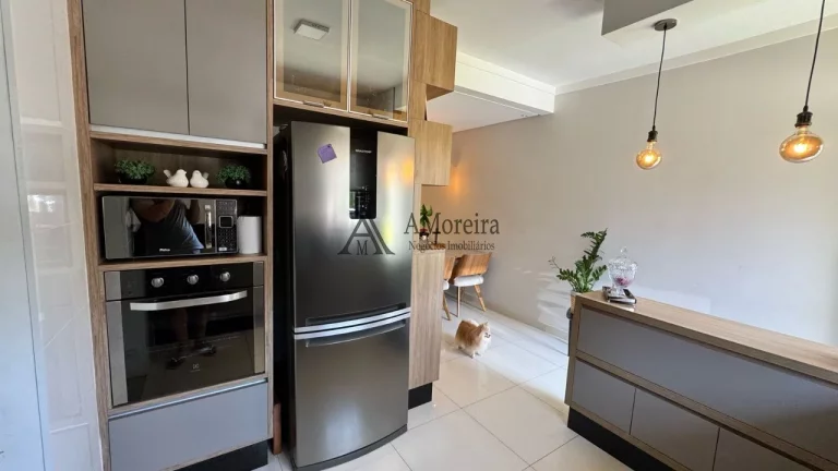 Imagem Casa em Condomínio à Venda em Jundiaí-SP Residencial Thina: 3 Quartos, 1 Suíte, 2 Salas, 3 Banheiros, 2 Vagas de Garagem - Jardim Carolina, 110m²