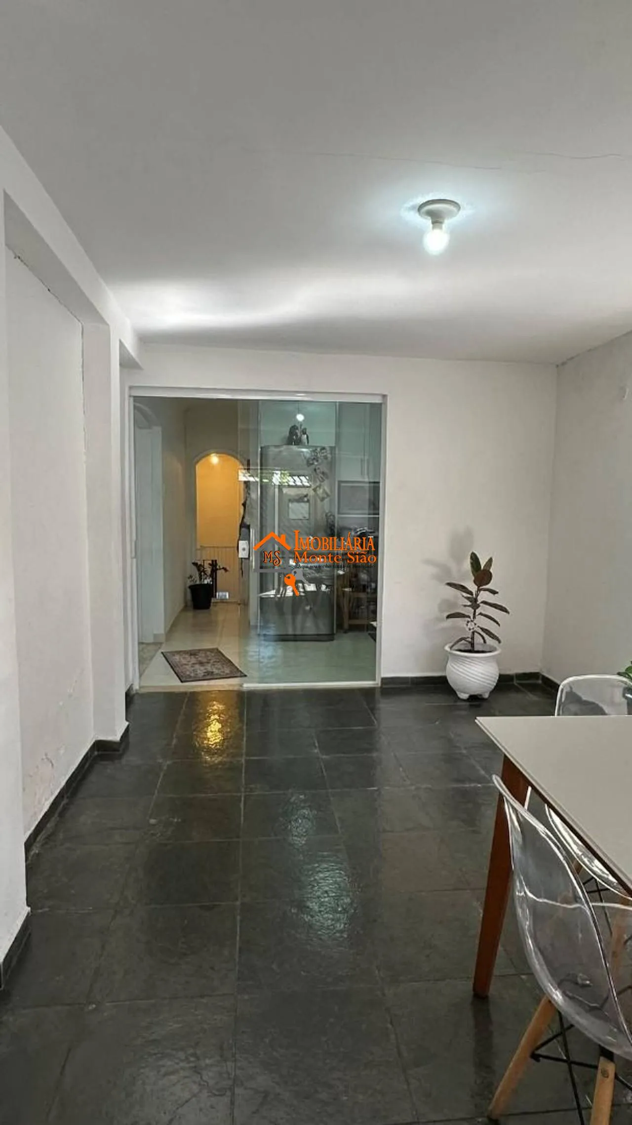 Imagem Sobrado à Venda no Jardim Vila Galvão com 3 Quartos, Piscina e 3 Vagas