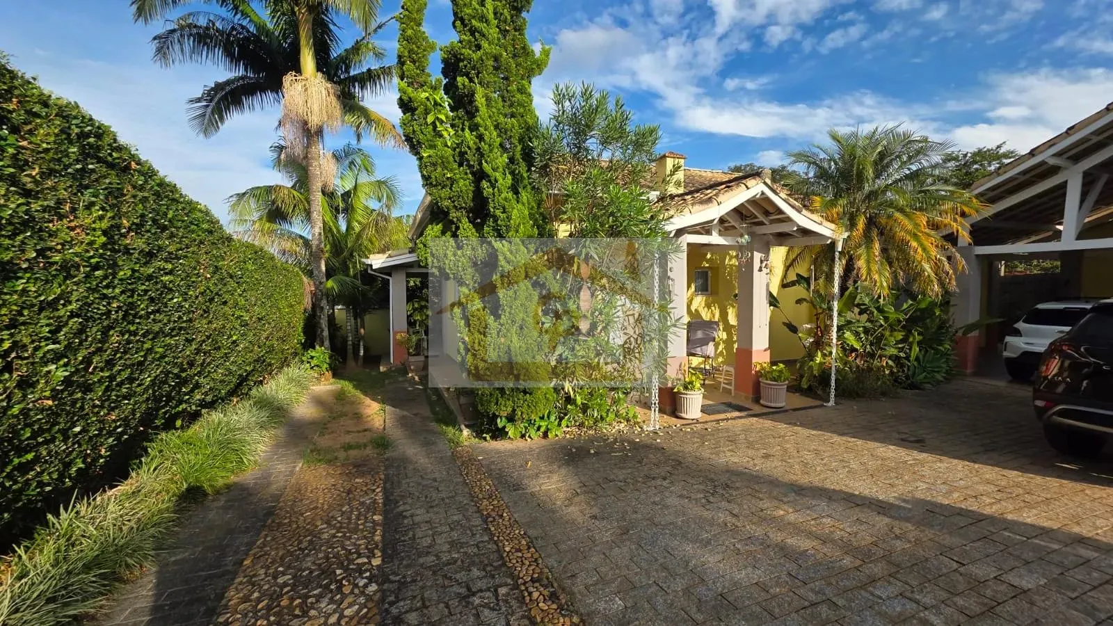 Imagem CASA TÉRREA EM CONDOMÍNIO FECHADO!!! 3 Suítes, 6 vagas *piscina