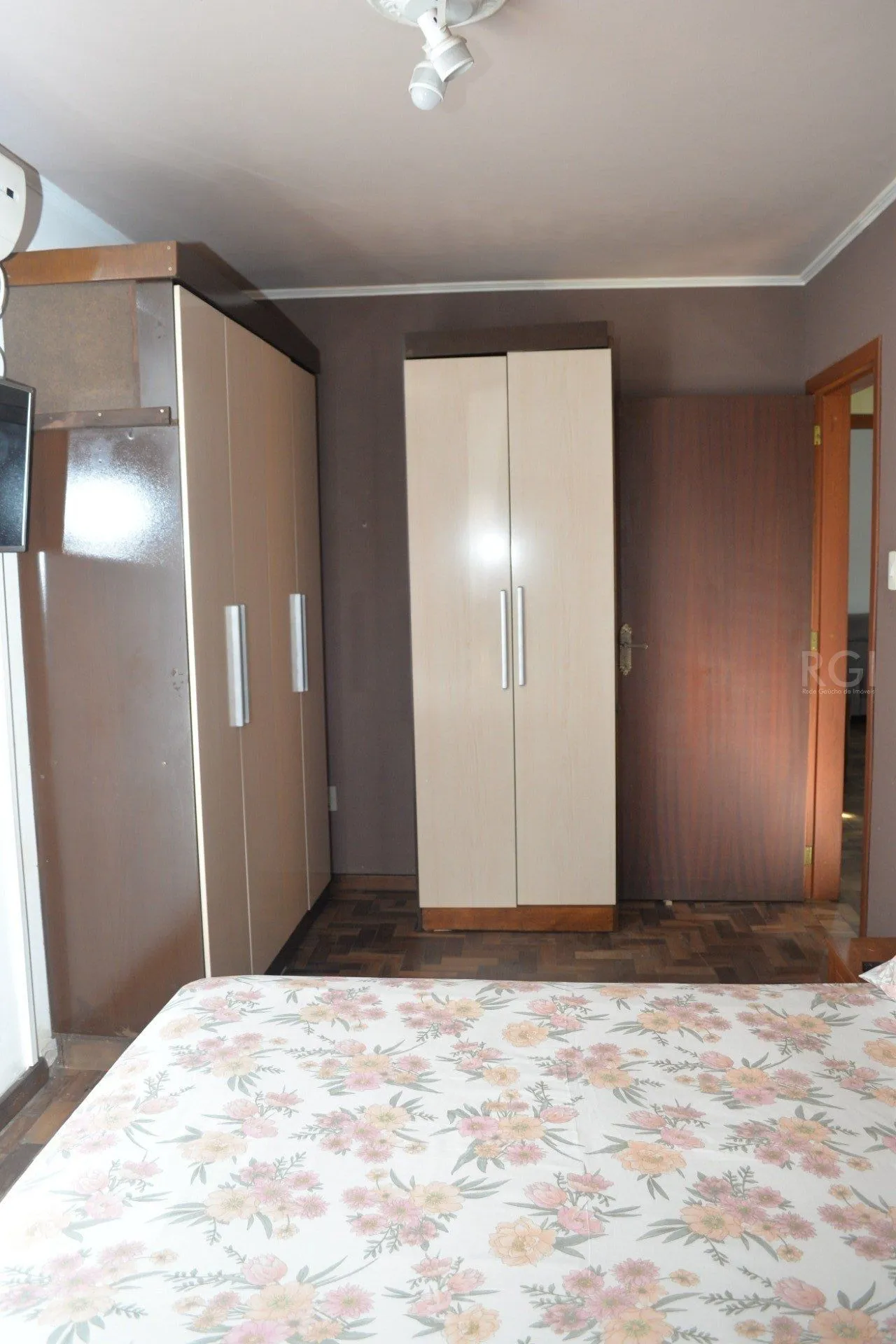Imagem Sobrado para Venda - 168m², 4 dormitórios, 6 vagas - Jardim Sabará