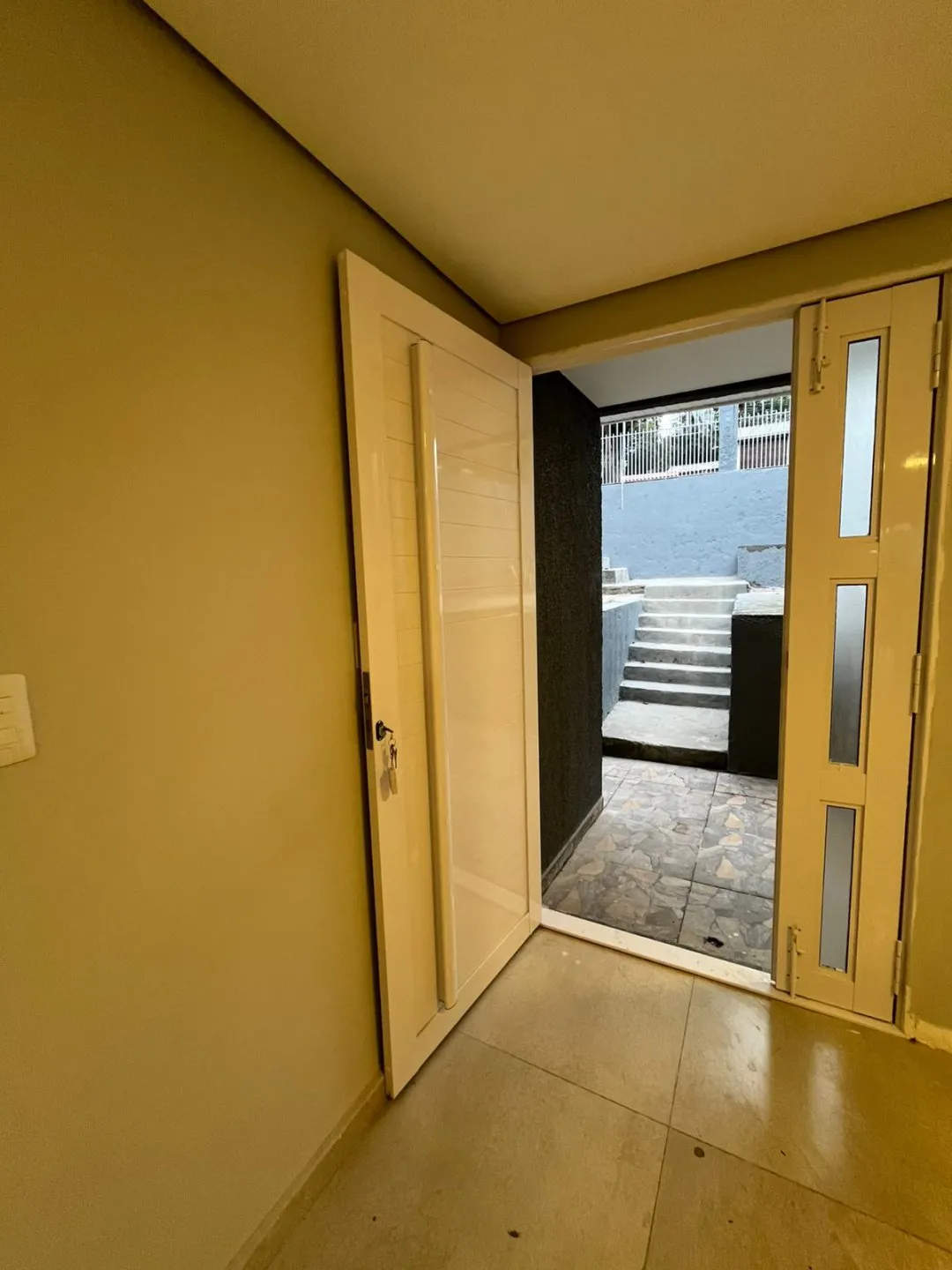 Imagem Casa totalmente reformada na Rua dos Açores em Viamão!