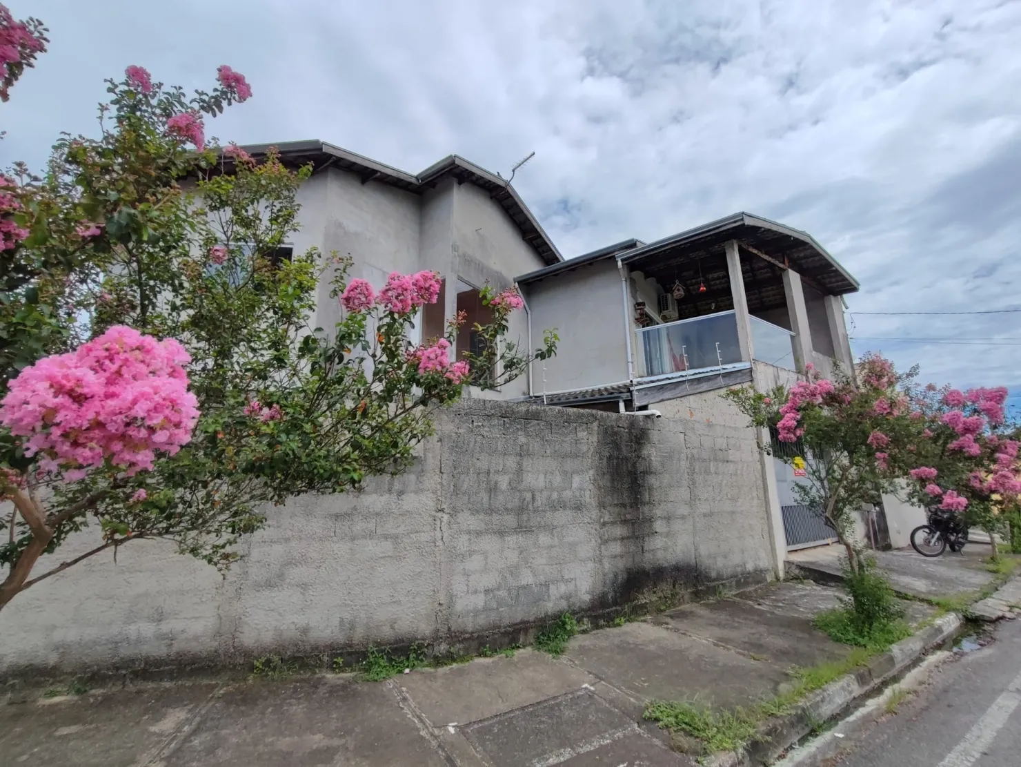 Casa à venda 4 Quartos, 1 Suite, 4 Vagas, 205M², Residencial Mombaça, Pindamonhangaba - SP