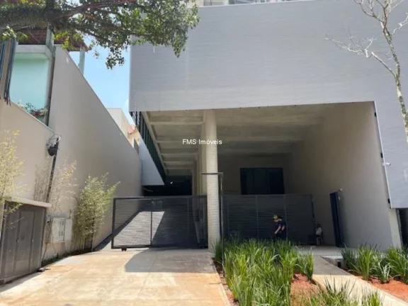 Imagem Espaço Comercial Impecável na Vila Ipojuca, São Paulo-SP: 1 Sala, 6 Banheiros, 20 Vagas de Garagem, 1.200m² de Área!