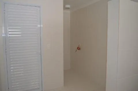 Imagem VENDA DE SOBRADO NO CONDOMÍNIO VERDES LAGOS, EM ARUJÁ/SP, com 453m², 05 suítes, piscina, churrasqueira, 03 salas e 04 vagas cobertas, CONSULTE-NOS.
