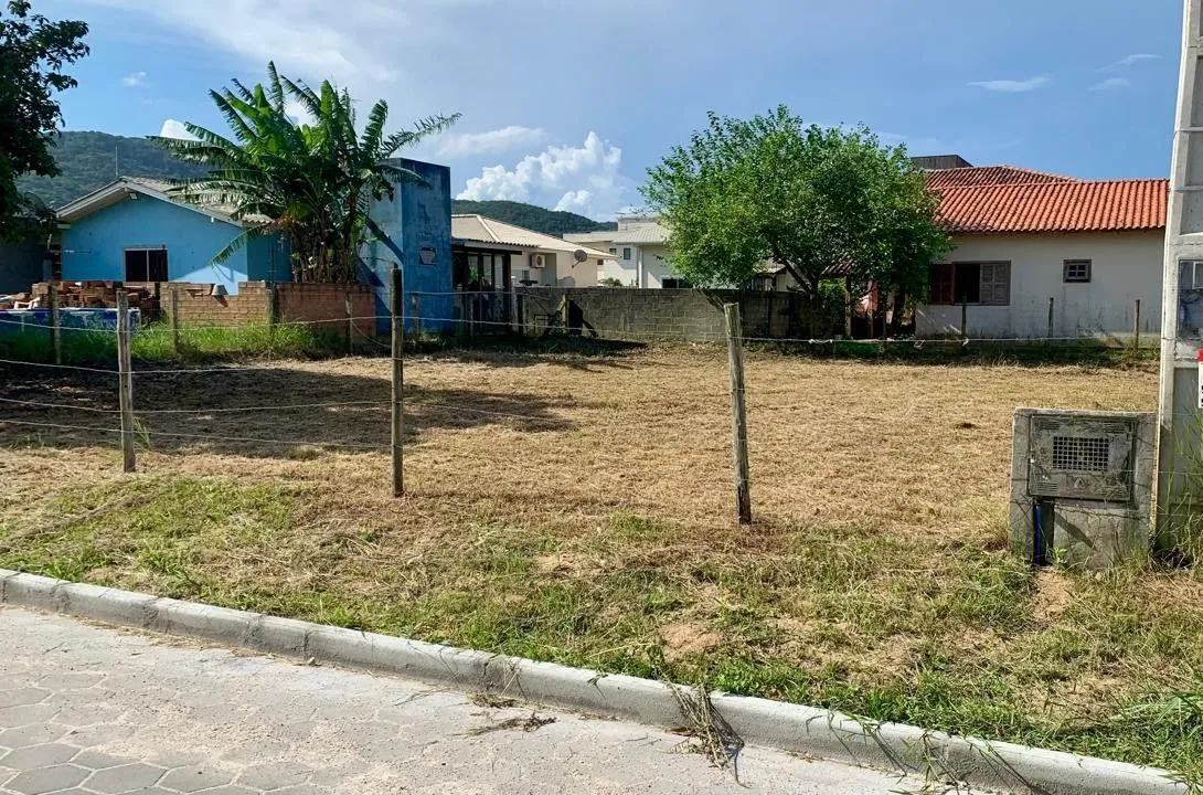 Imagem EXCELENTE TERRENO GAROPABA SC. ÓTIMO LOCAL PARA MORAR OU INVESTIR.