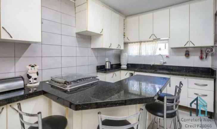 Imagem Sobrado em condomínio, 04 quartos c/suíte no Xaxim em Curitiba PR
