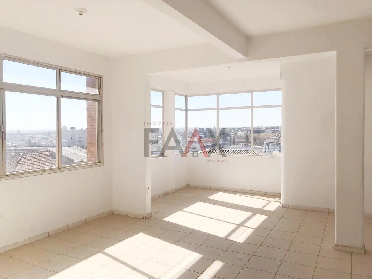 Imagem Sala Comercial com 72 dormitórios,2500.00 m , CENTRO, GUARAPUAVA - PR