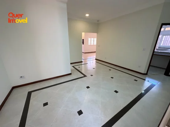 Imagem Oportunidade Imperdível de Casa à Venda no Jardim Antártica, Ribeirão Preto-SP! 5 quartos, 3 suítes, 3 salas, 4 banheiros, 5 vagas de garagem e 324,00 m² de área. Permuta e Financiamento. Quer Imóvel Negócios Imobiliários.