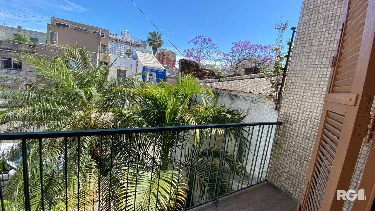 Imagem CASA AMPLA 3 DORMITÓRIOS NO ANDAR SUPERIOR NA CIDADE BAIXA .