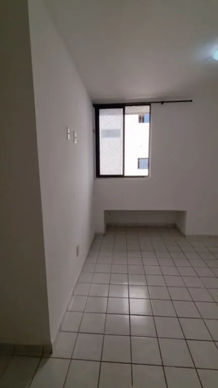 Imagem Apartamento em Intermares a 50m da praia, com 2 quartos (1 suíte), varanda ampla, ventilado e vaga de garagem. Excelente para morar ou investir.