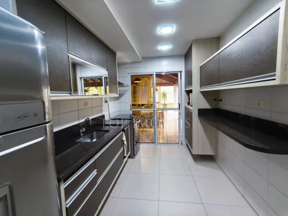 Imagem Maravilhosa casa três dormitórios suíte espaço gourmet em condominio fechado