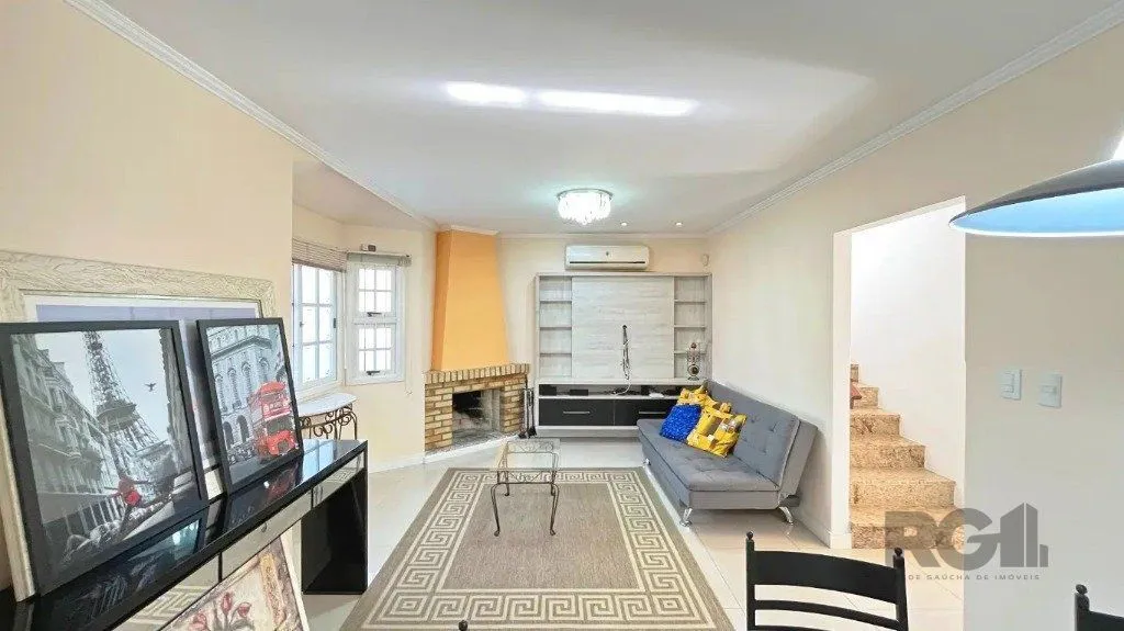 Imagem Casa de 3 dormitórios no bairro Cavalhada