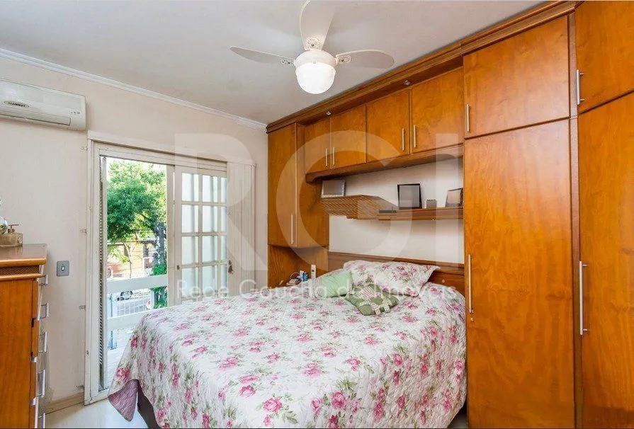 Imagem Casa 3 dormitórios à venda Menino Deus Porto Alegre/RS