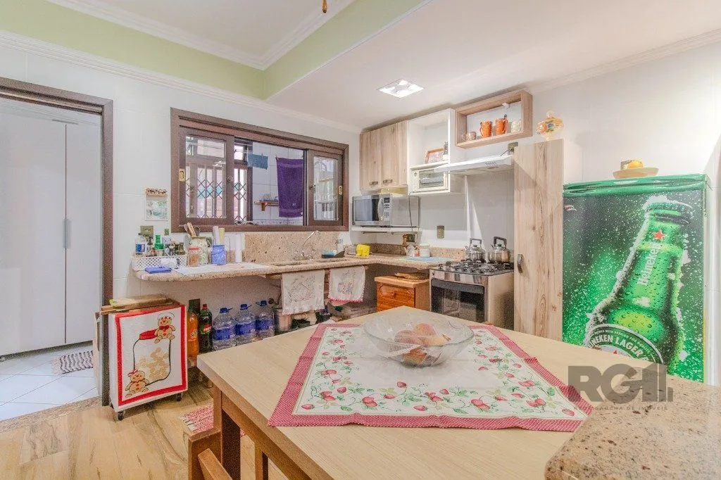 Imagem Linda casa de 04 dormitórios com vista livre no Bairro Teresópolis