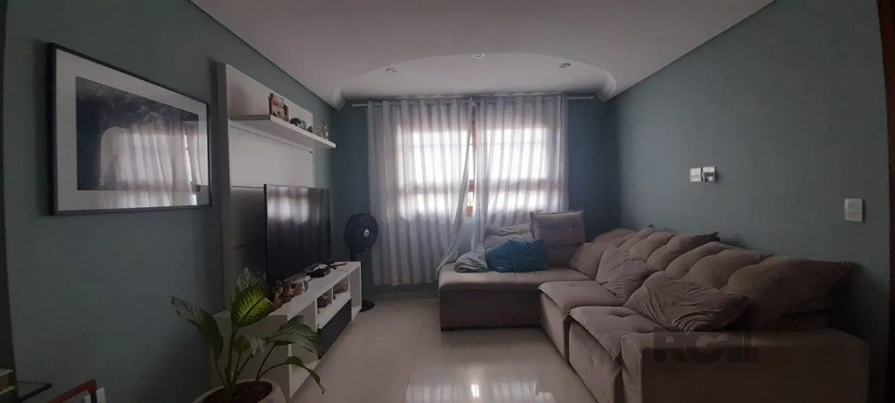 Imagem Casa com 03 quartos, sendo 01 suíte, 03 vagas de garagem.