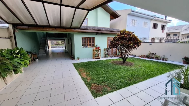 Imagem Casa com edícula, 04 quartos sendo 2 suítes, amplo terreno fundos, no Atuba em Curitiba PR